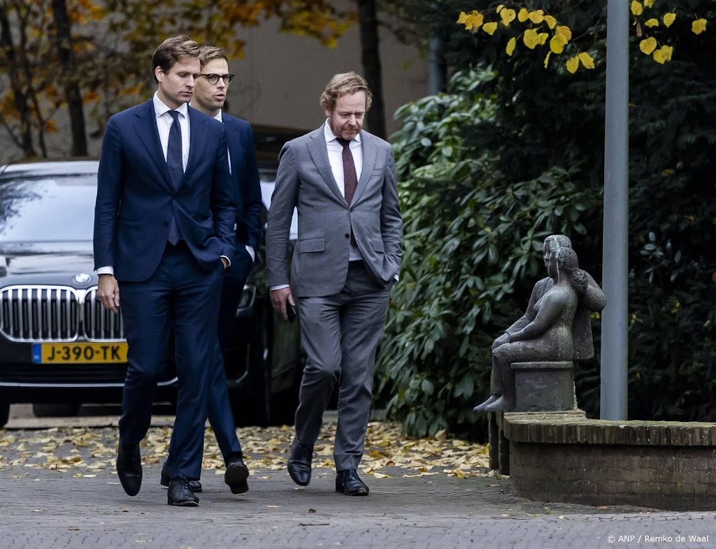 Ongemak bij Van Weel om zwijgen over uitspraken ministerraad   