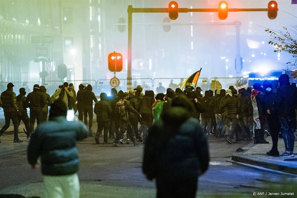 Politie heeft 45 verdachten ongeregeldheden Amsterdam in beeld