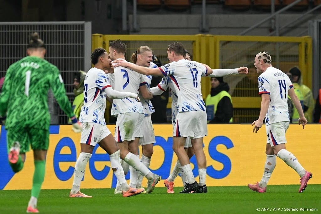 Noren kloppen Italië in Milaan en grijpen ticket voor WK voetbal 