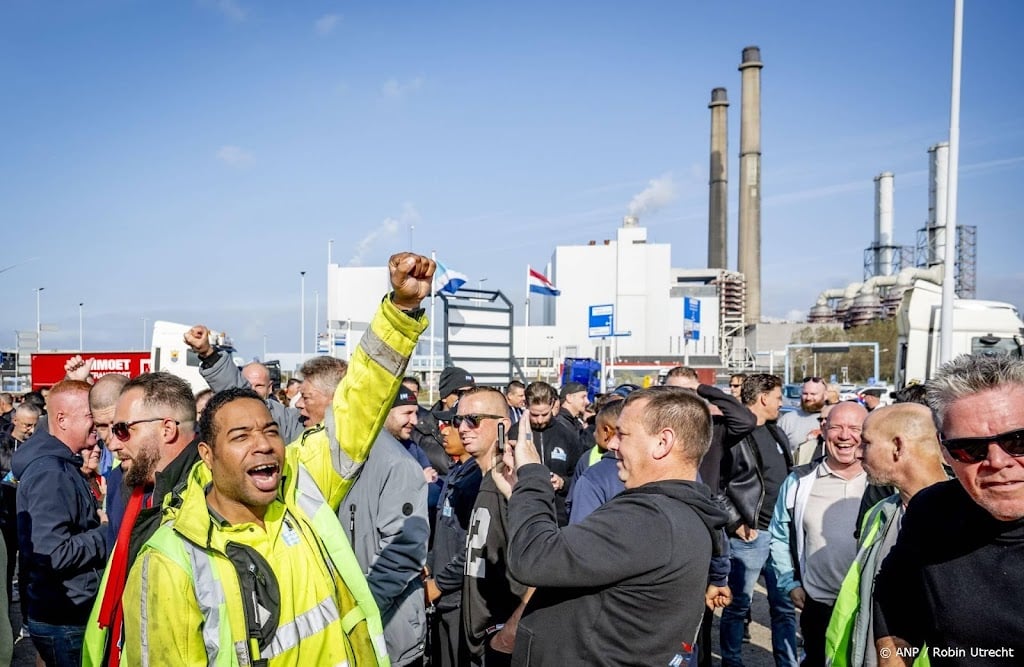 Vakbondsleden stemmen in met cao voor sjorders haven Rotterdam