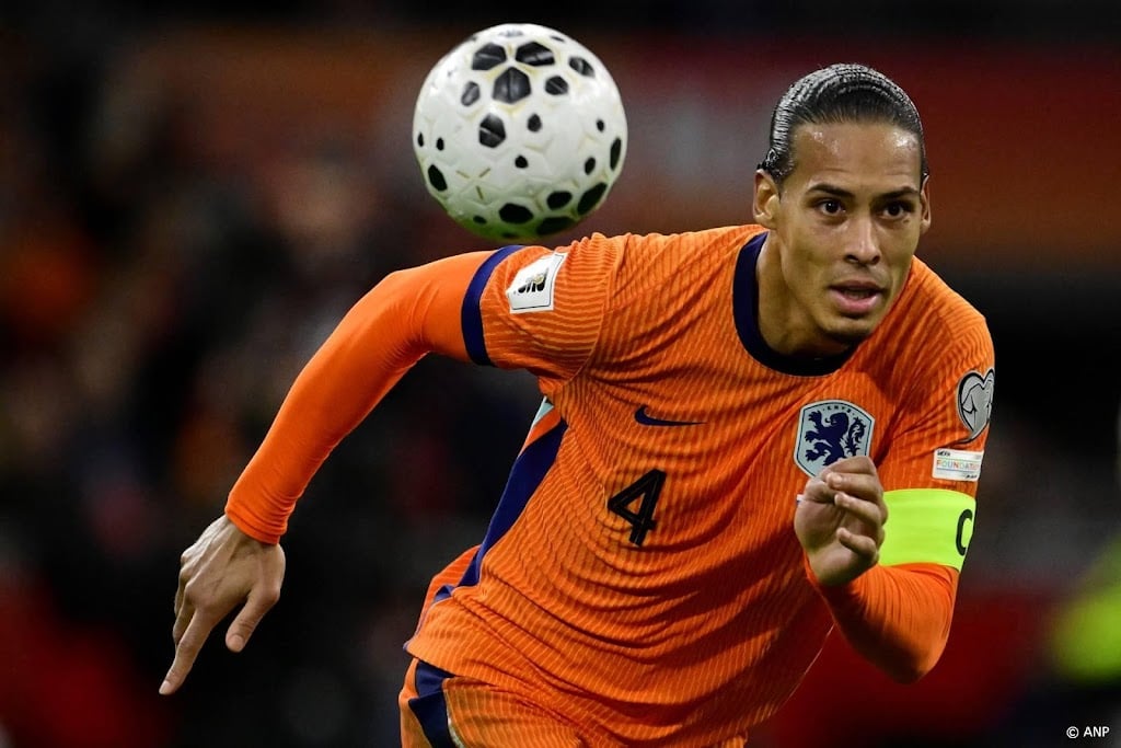 Van Dijk passeert De Boer en is als aanvoerder nu recordhouder
