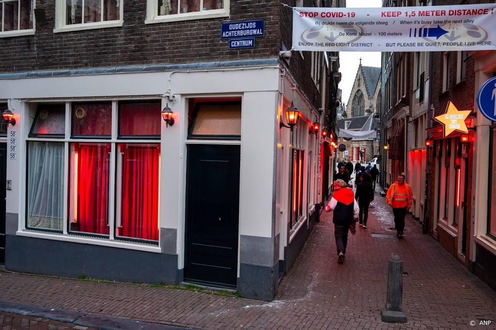 Amsterdam wil minder erotiek en verbod op Airbnb in binnenstad