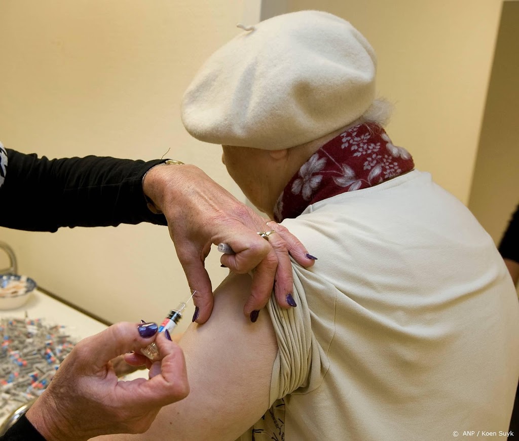 'Ouderen willen duidelijker communicatie over vaccinatiebeleid'