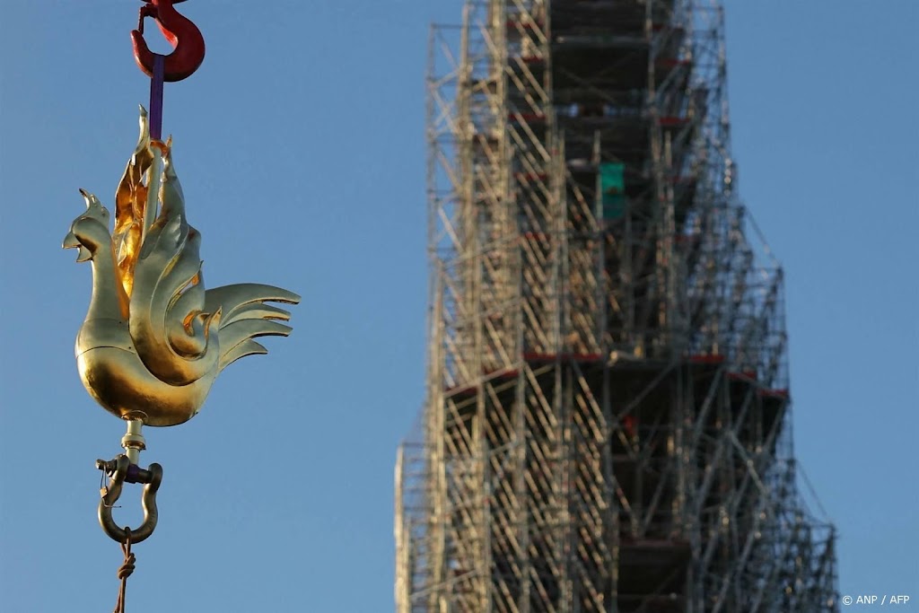 Notre-Dame in Parijs heeft opnieuw windhaan op toren 