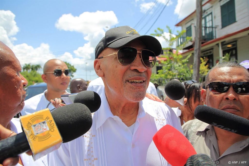 Bouterse laat zich opdragen: 'Blijf weg bij eindvonnis'