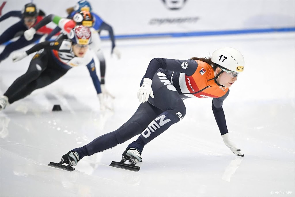 Shorttracksters Velzeboer en Poutsma delen het goud op 500 meter