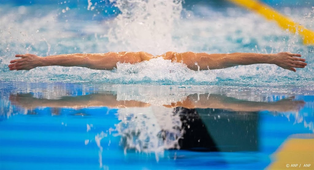 Zwemmer Jansen evenaart nationaal record op 400 wissel uit 1997