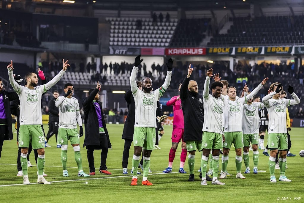 Feyenoord wint met 4-0 bij dolend Heracles Almelo