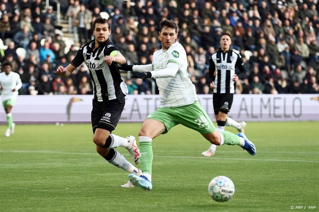 Feyenoord boekt in Almelo eindelijk weer een eenvoudige zege