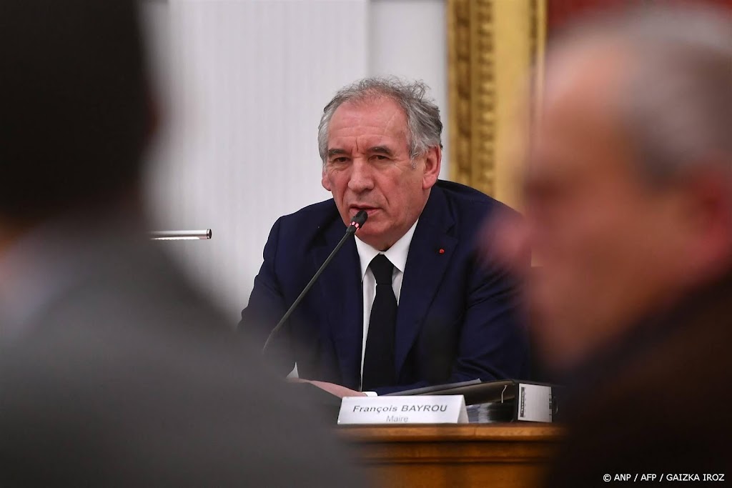 Ophef in Frankrijk over vliegreis nieuwe premier Bayrou