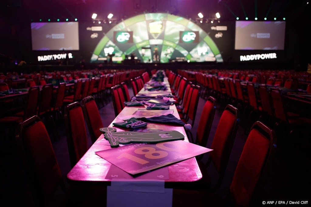 Eerste Nederlandse vrouw op WK darts verliest bij debuut