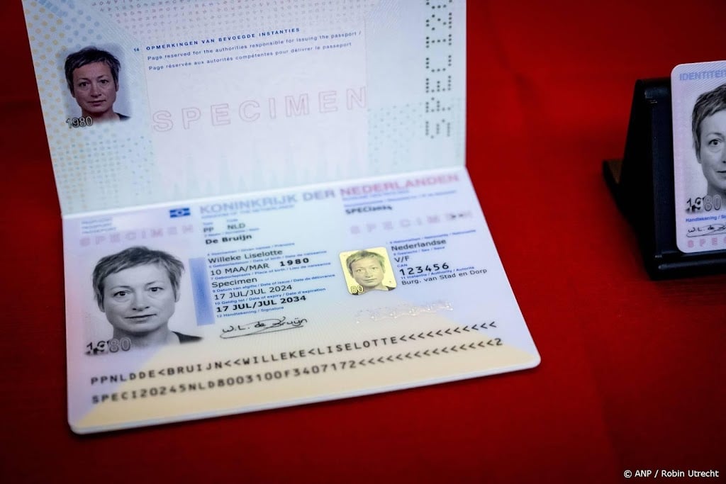 Kabinet wil VOG voor ambtenaren die paspoorten uitgeven