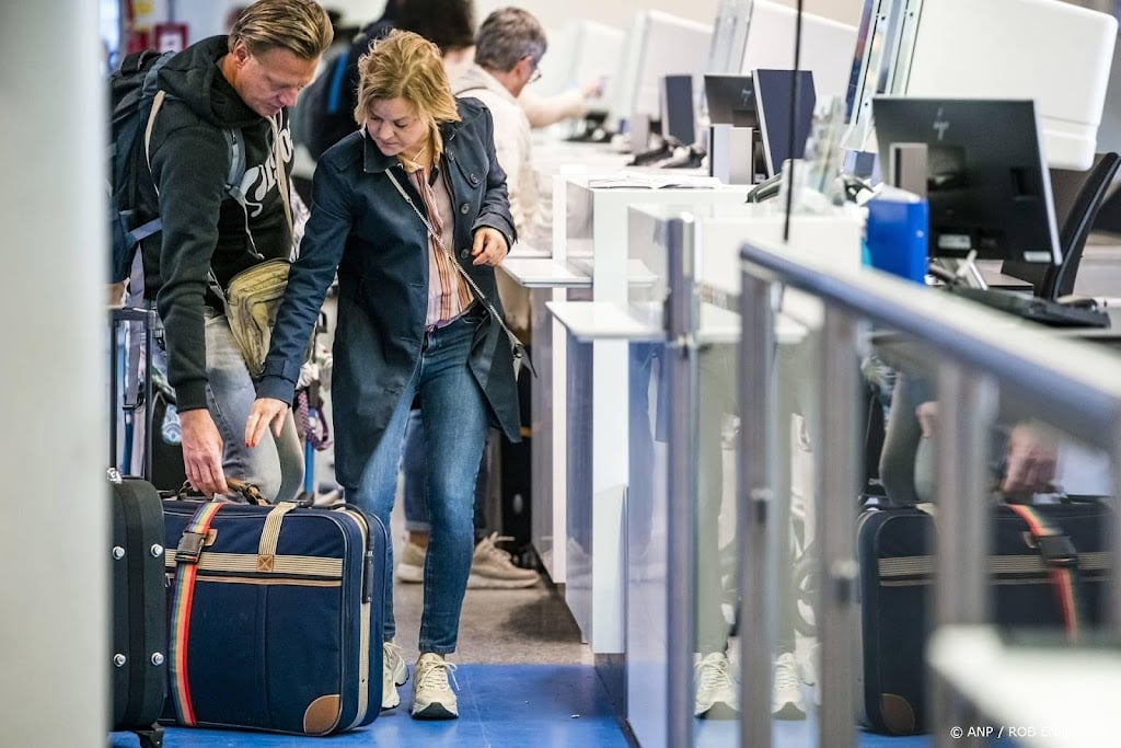 Omstreden afhandelaar Skytanking vertrekt van Eindhoven Airport