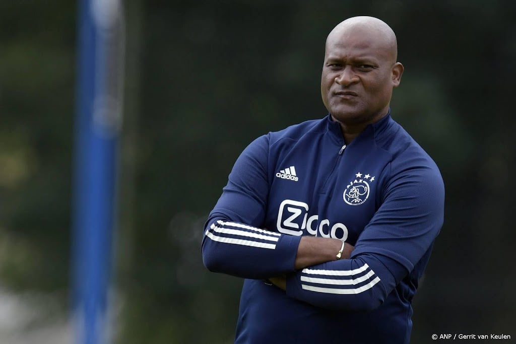 Bogarde assistent van bondscoach Ten Cate bij Suriname