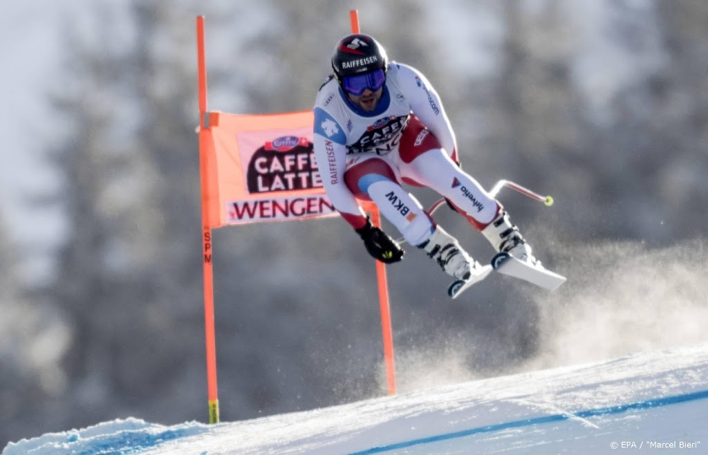 Skiër Feuz evenaart record met derde zege in afdaling Wengen