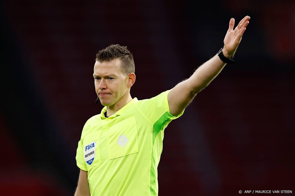 Feyenoord - AZ onder leiding van scheidsrechter Lindhout