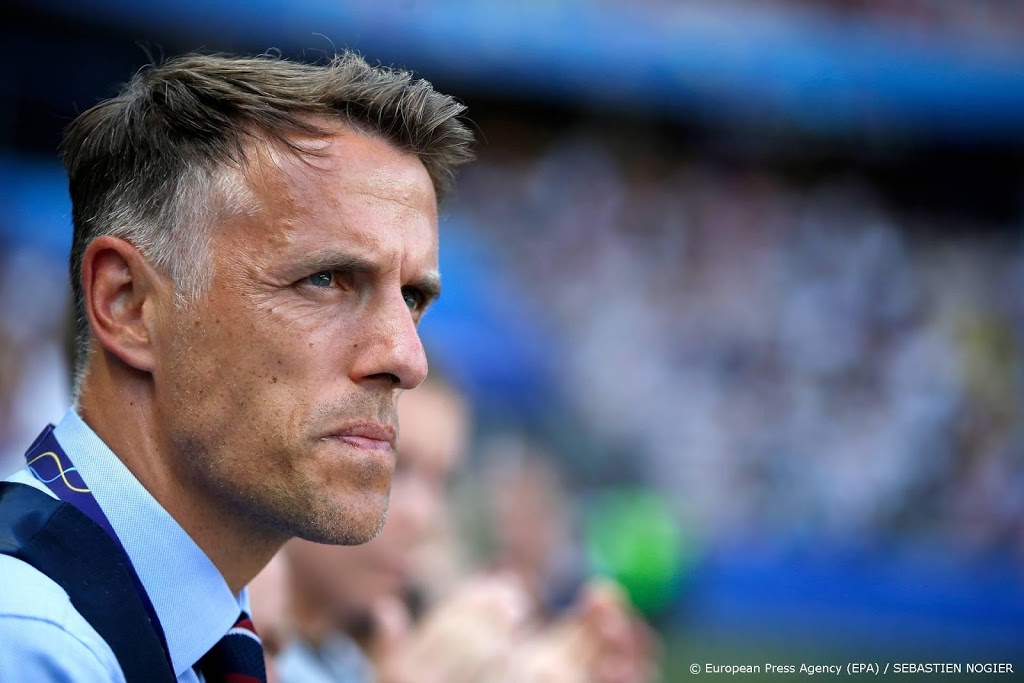 Neville stopt per direct als bondscoach Engelse voetbalsters