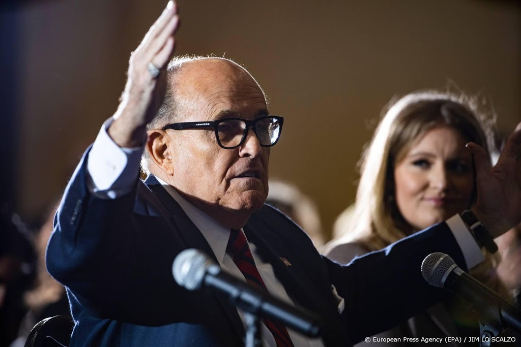 Advocaat Giuliani helpt Trump niet in afzettingsproces