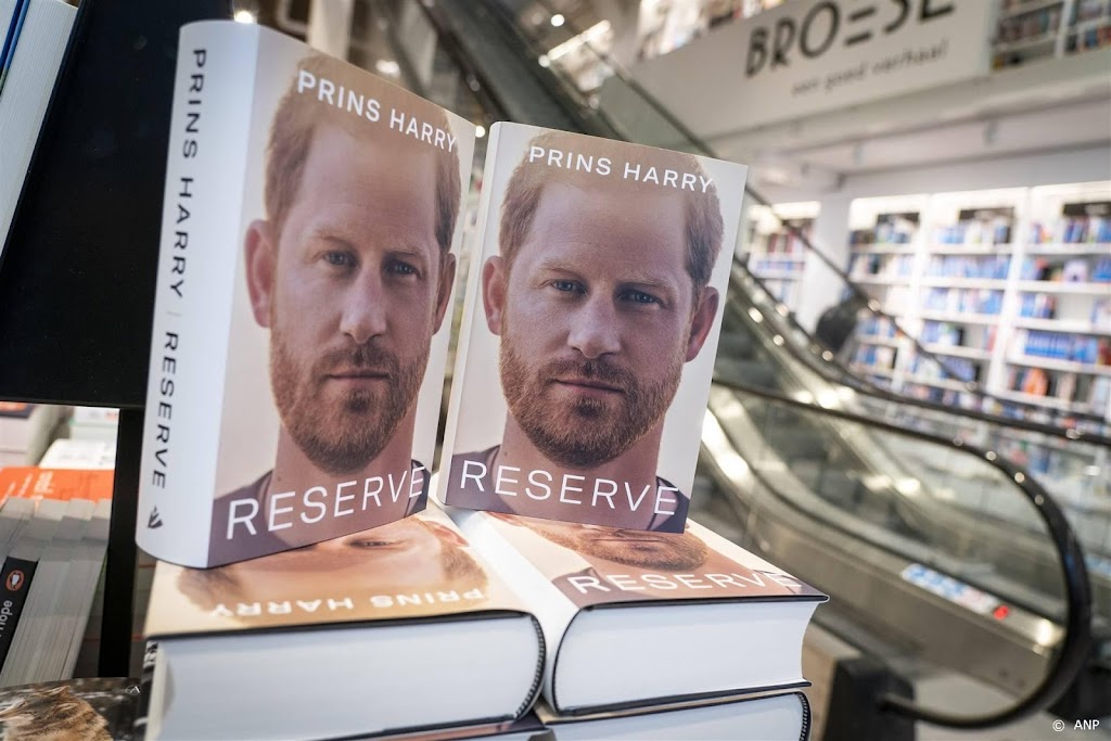 Boek prins Harry in Nederland bovenaan bestsellerlijst