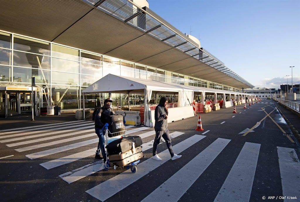 Luchtvaartmaatschappijen positief over einde beperkingen Schiphol