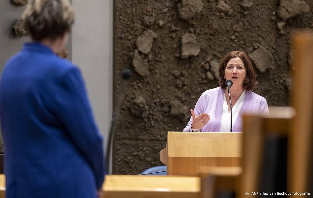 Minister: zorgwerkgevers moeten aangifte tegen geweld gaan doen