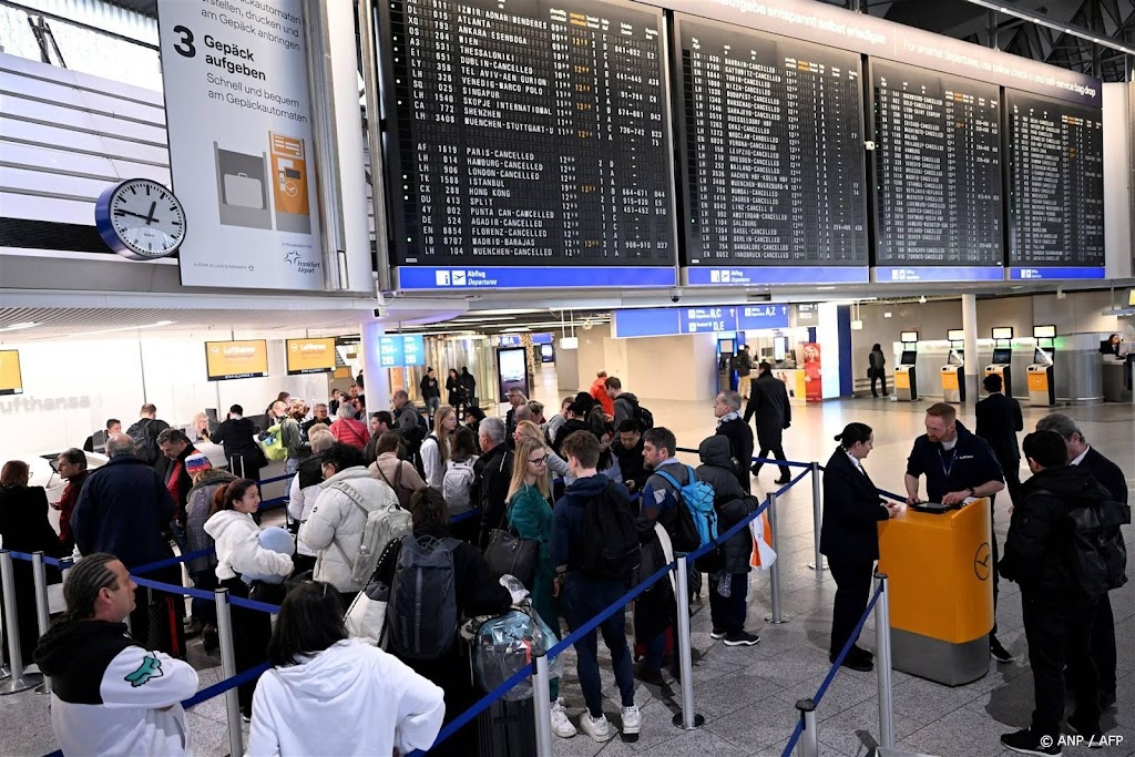 Luchthaven Frankfurt schrapt weer 300 vluchten door winterweer
