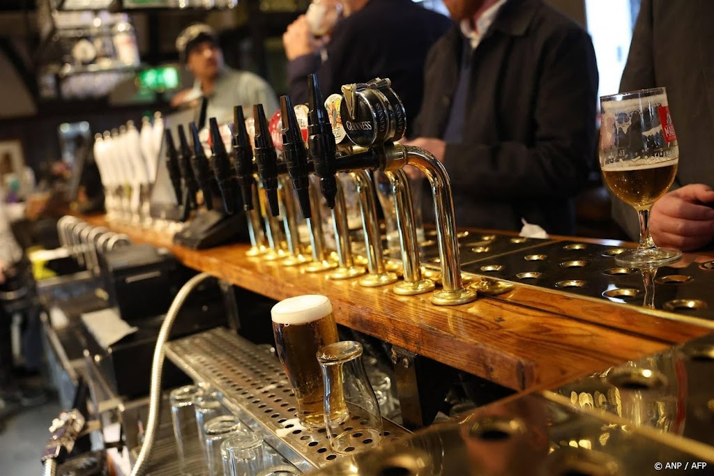 Alcoholgebruik in Britse pubs lager door kleinere wijnglazen
