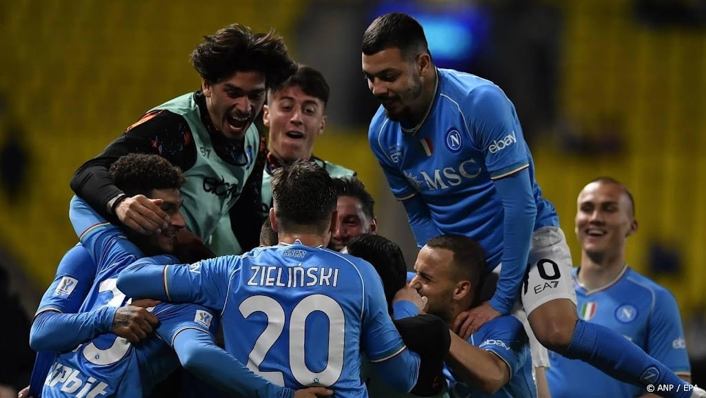Napoli ten koste van Fiorentina naar finale Italiaanse Supercup