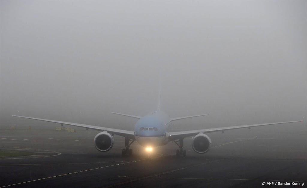 Ongeveer 50 vluchten op Schiphol geannuleerd om vorst en mist