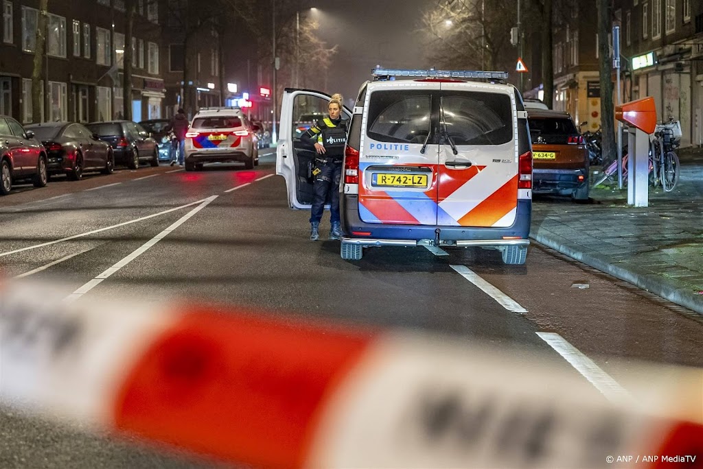 Schoten en explosie in Rotterdamse straat, veel schade