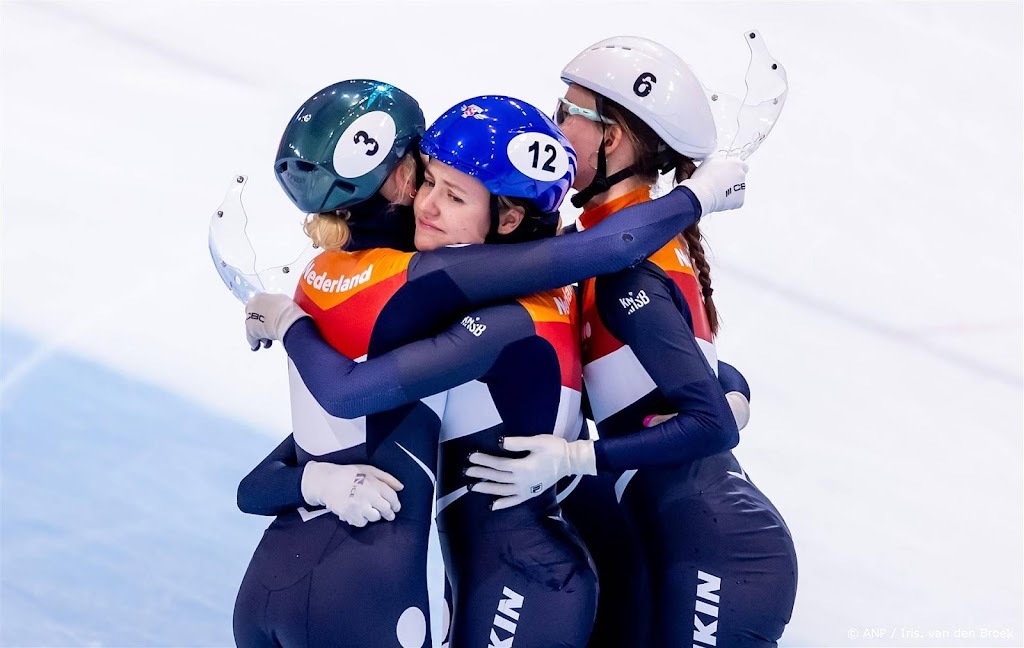 Shorttracksters grijpen op EK na val naast medaille op aflossing