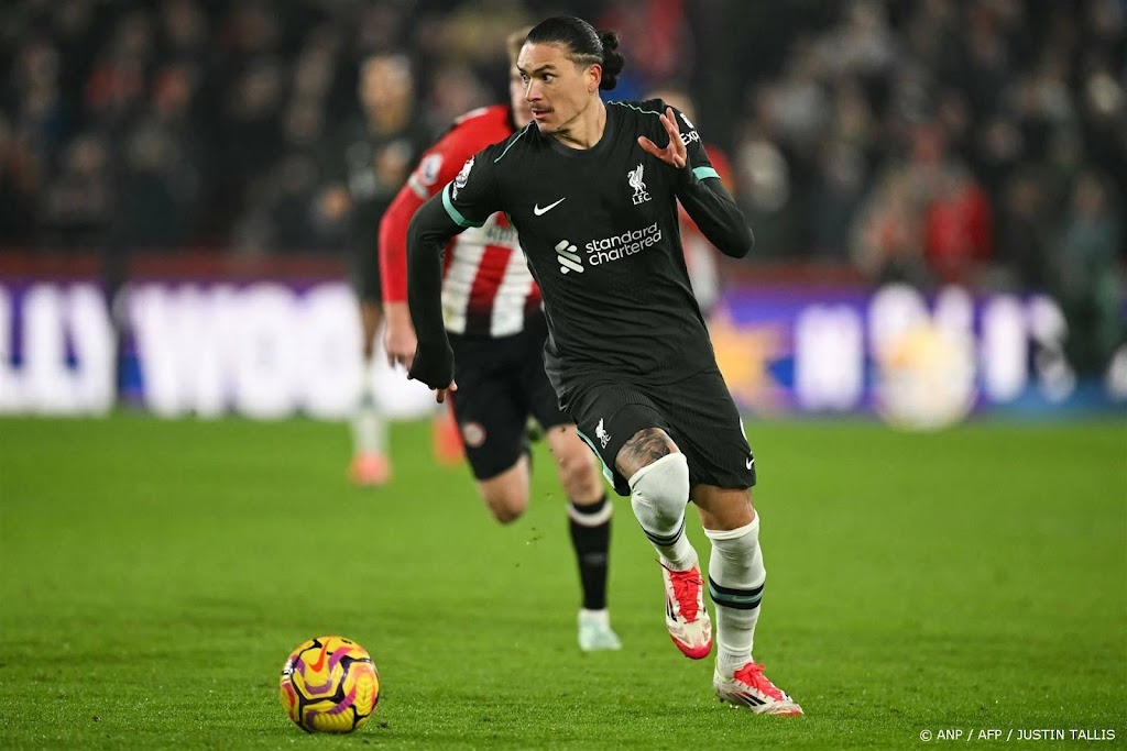 Invaller Núñez helpt Liverpool in slotfase langs Brentford