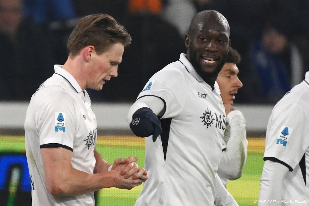 Koploper Napoli verslaat concurrent Atalanta in slotfase