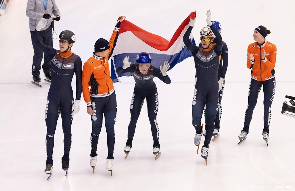 Nederlandse shorttrackers pakken op EK goud op gemengde aflossing