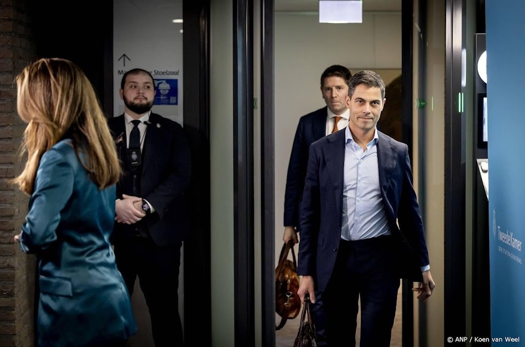 Formerende partijen praten met experts over minderheidskabinet