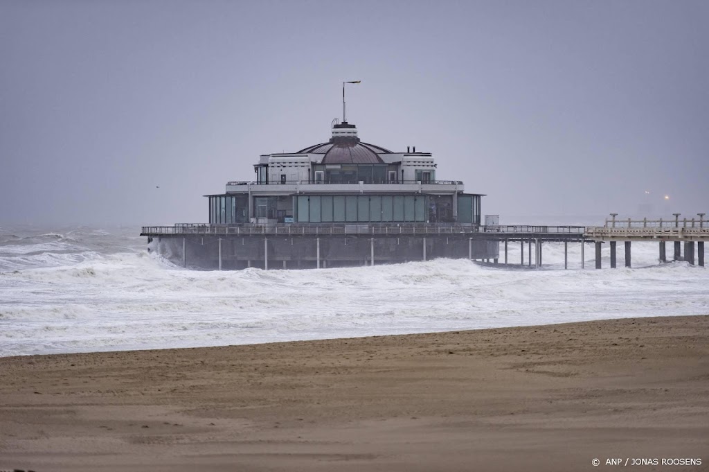 Vlaamse treinen stilgezet en scholen dicht door storm Eunice