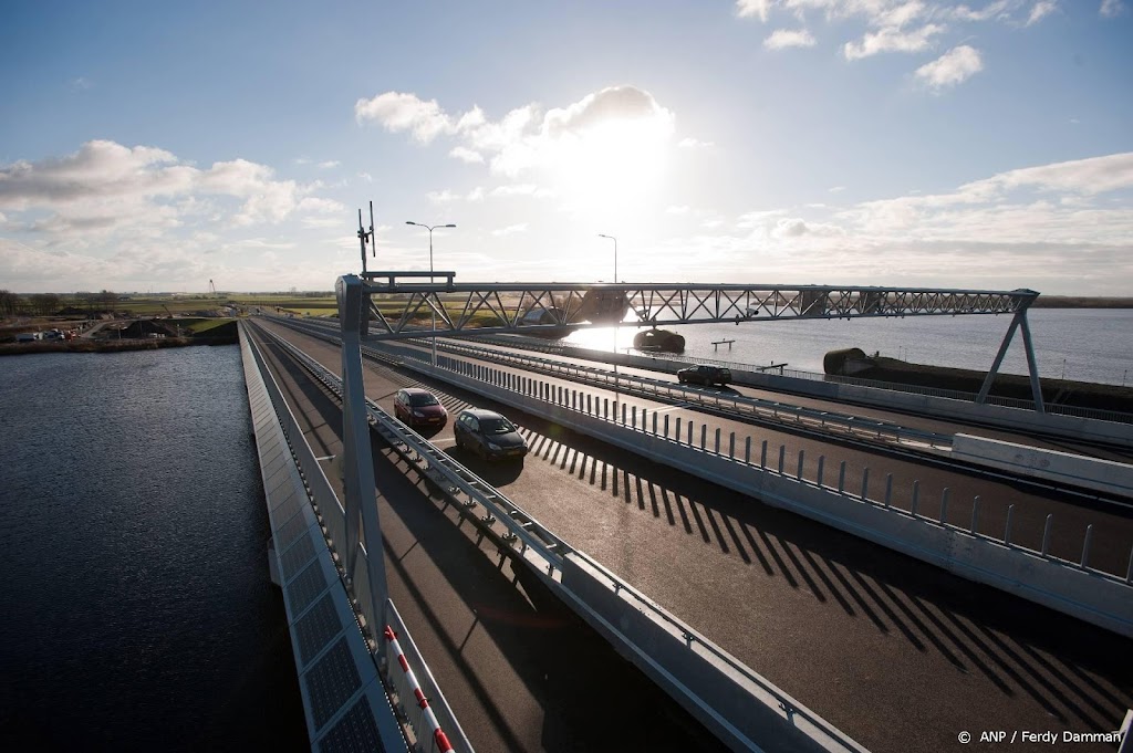 Bruggen en sluizen in Flevoland niet meer bediend