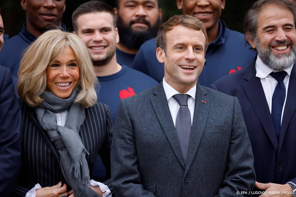 Vrouw Macron klaagt vrouwen aan die haar trans noemen