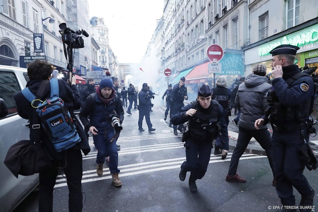 Chaos in wijk La Défense in Parijs