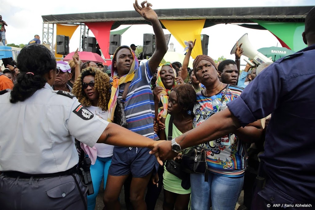 Politie Suriname houdt 119 mensen aan voor onlusten
