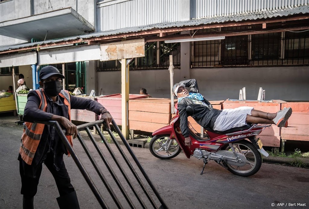 Ministerie: vermijd drukke plekken Paramaribo