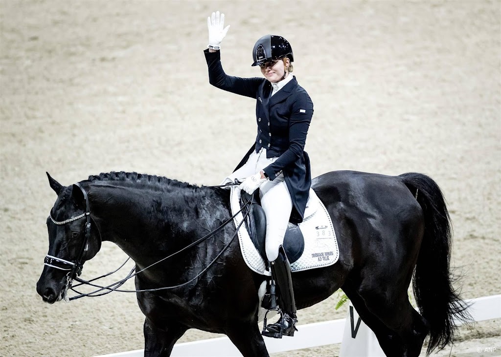 Dressuuramazone Scholtens wint wereldbekerwedstrijd Neumünster