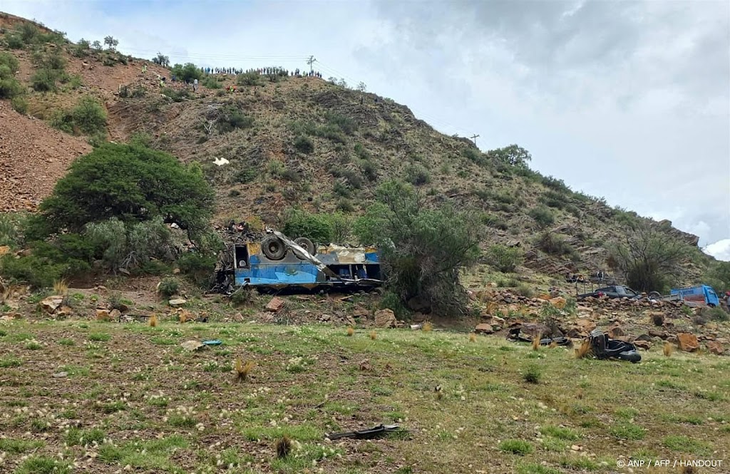 Bus in Bolivia stort in afgrond, 31 doden