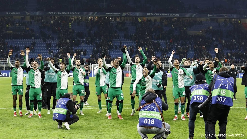 Gehavend Feyenoord knokt zich bij AC Milan naar achtste finales 