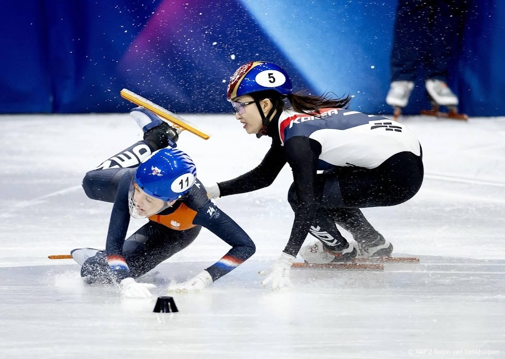 Shorttracksters grijpen na val naast medaille op aflossing