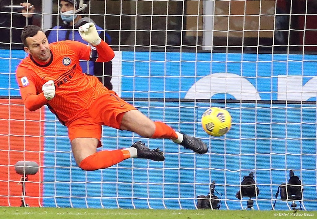 Doelman Handanovic en verdediger D'Ambrosio vallen weg bij Inter