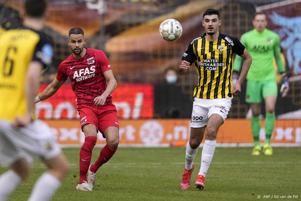 AZ-verdediger Hatzidiakos maandenlang uit roulatie