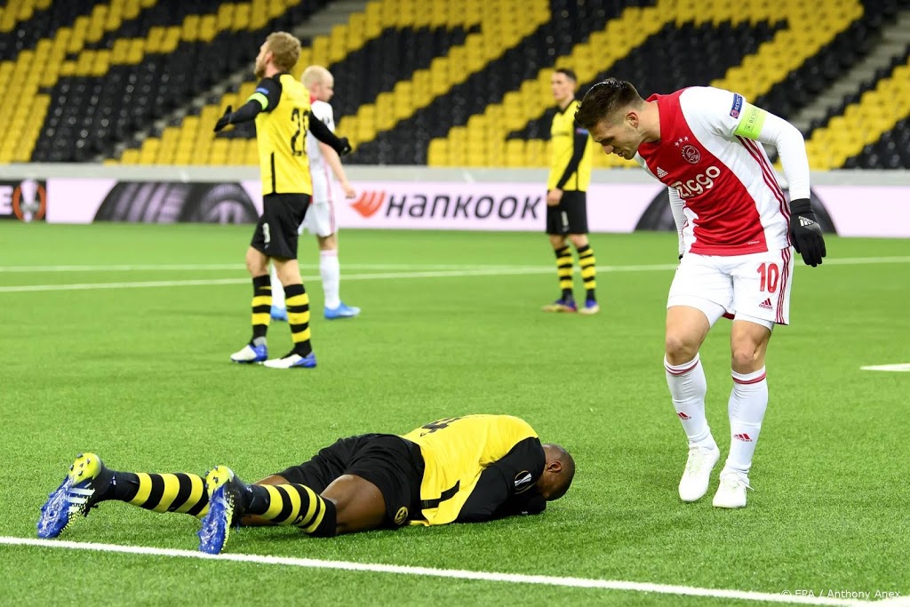 Ajax viert 121e verjaardag met plaats in kwartfinale