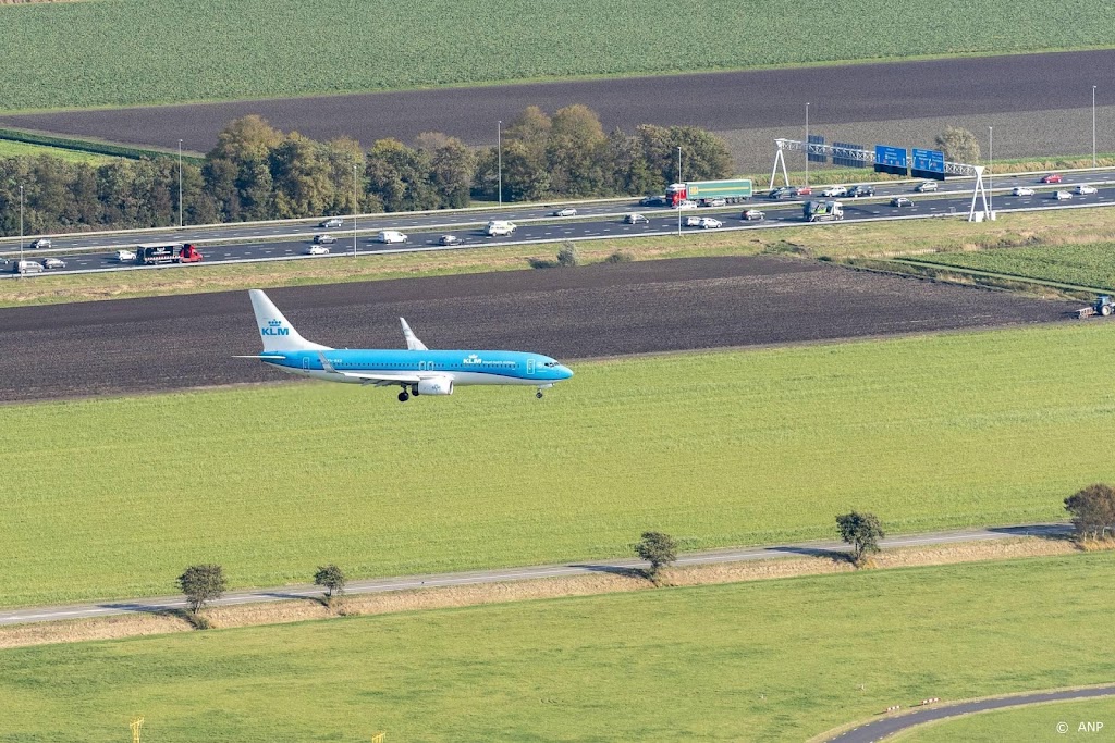 KLM verhoogt ticketprijzen op verre vluchten om hoge olieprijs