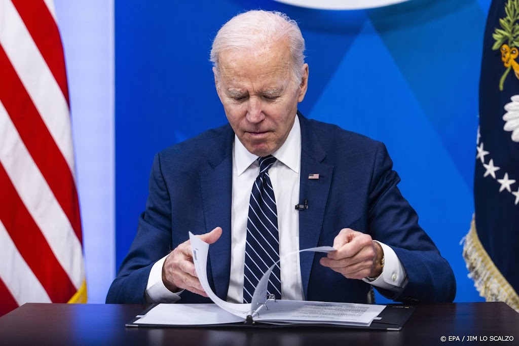 President Biden praat met bedrijven in VS over impact oorlog